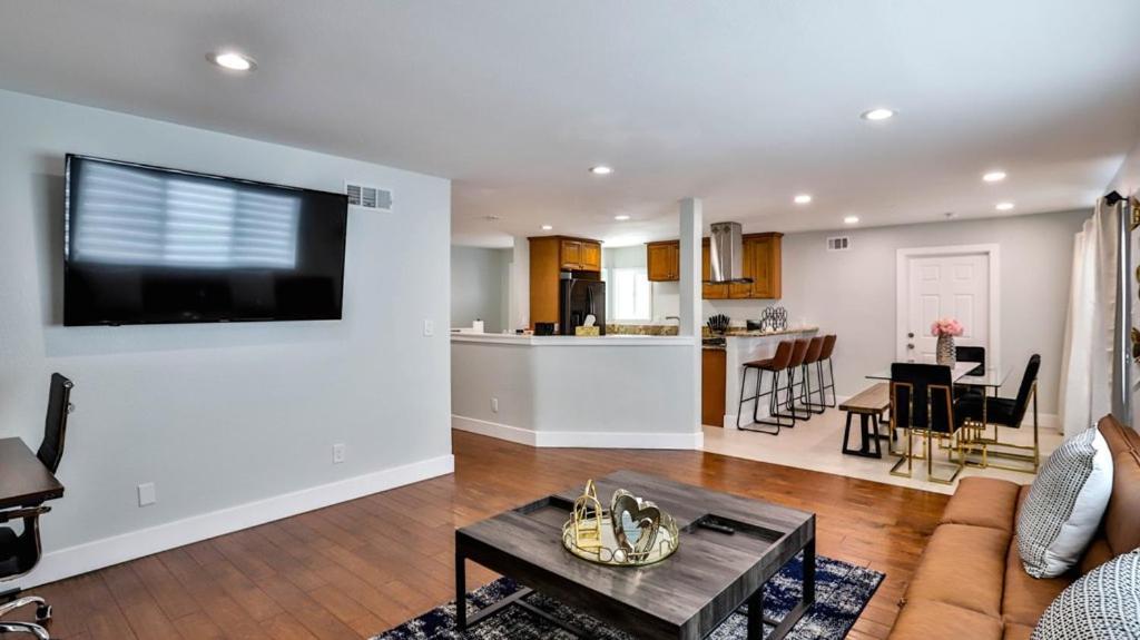 H&H Modern Lux 4Bd 1 King Suite 3 Queen Socal Disney Westminster Exteriör bild