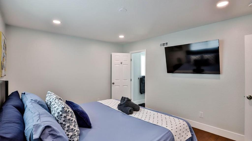 H&H Modern Lux 4Bd 1 King Suite 3 Queen Socal Disney Westminster Exteriör bild