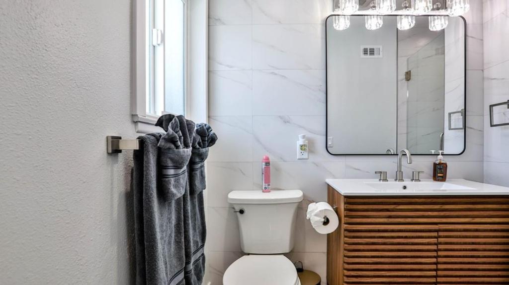 H&H Modern Lux 4Bd 1 King Suite 3 Queen Socal Disney Westminster Exteriör bild