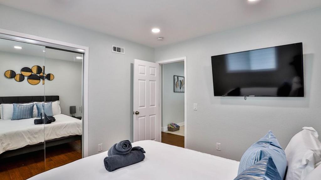 H&H Modern Lux 4Bd 1 King Suite 3 Queen Socal Disney Westminster Exteriör bild