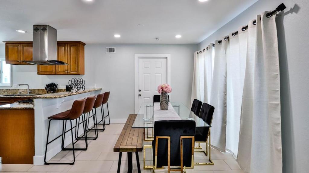 H&H Modern Lux 4Bd 1 King Suite 3 Queen Socal Disney Westminster Exteriör bild